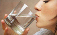 减肥常识：喝水可以减肥吗